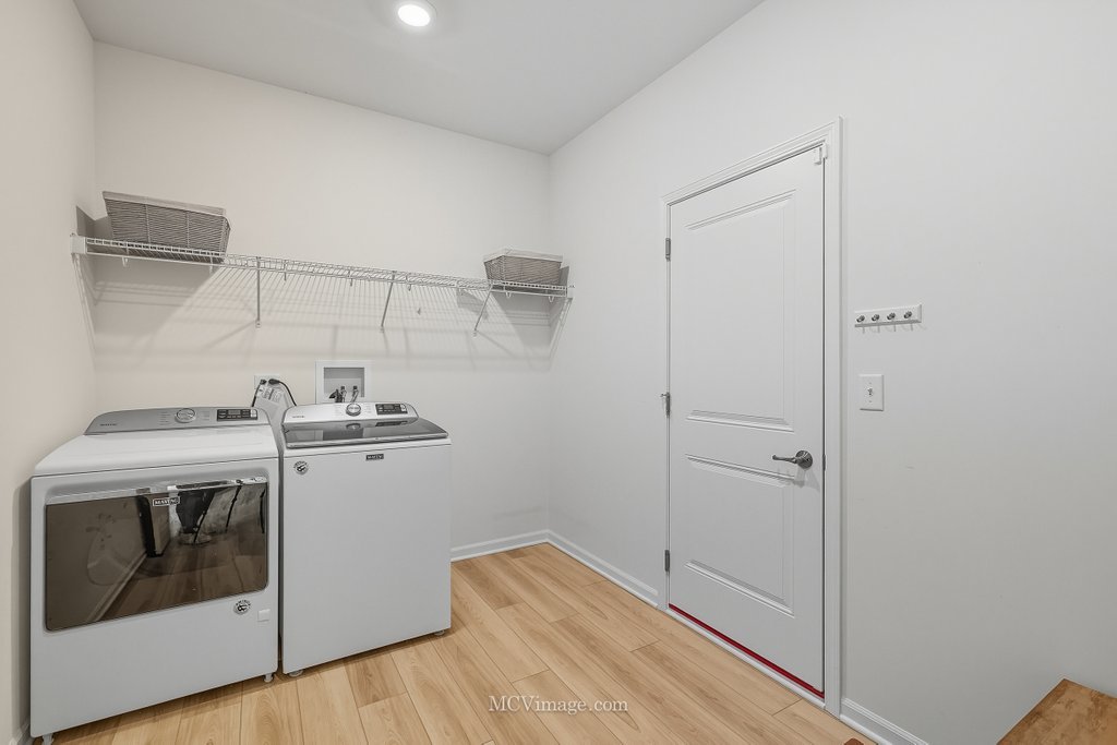 320 Ellis Street, Oswego, IL 60543