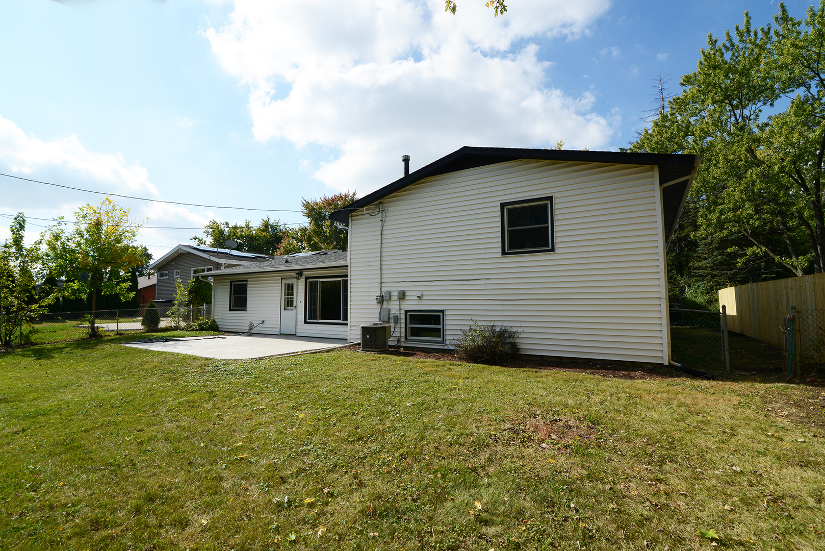 7837 Huntington Circle, Hanover Park, IL 60133