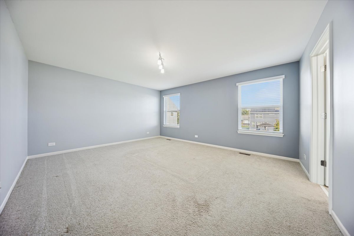 71 Windstone Drive, North Aurora, IL 60542
