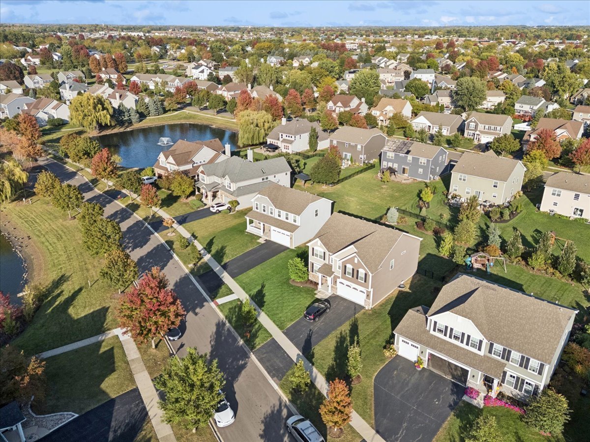 71 Windstone Drive, North Aurora, IL 60542