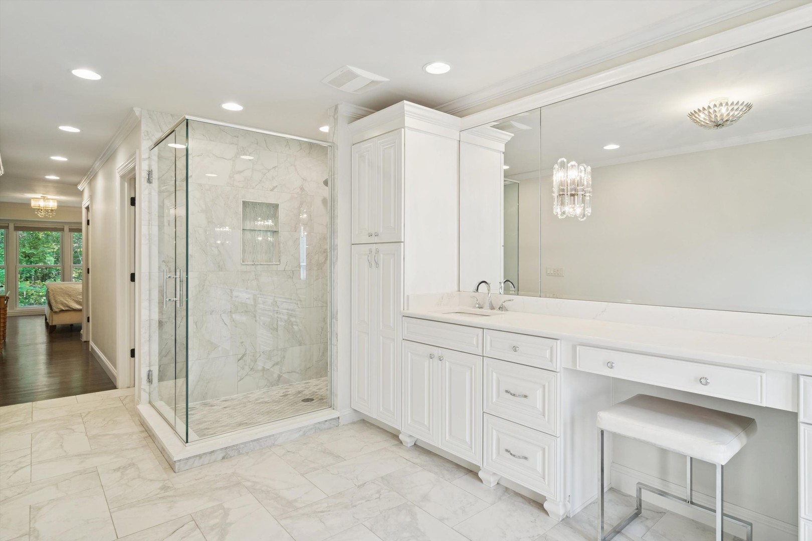 39 Warrington Drive, Lake Bluff, IL 60044