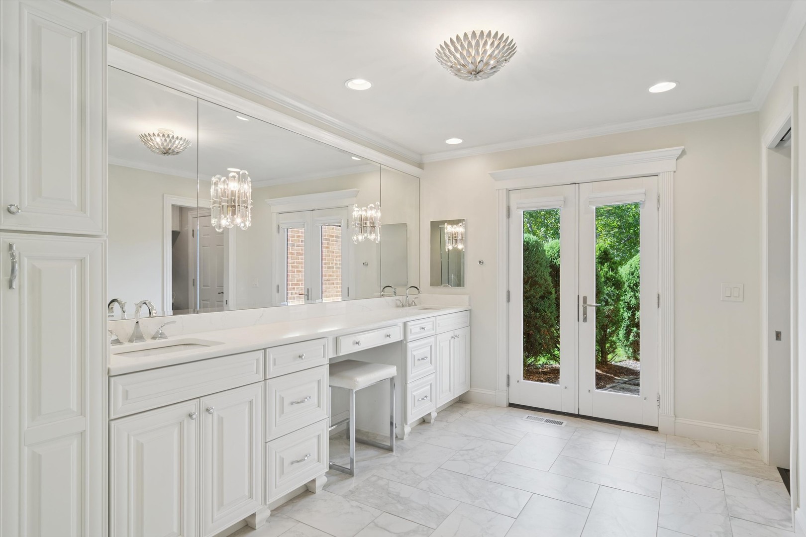 39 Warrington Drive, Lake Bluff, IL 60044