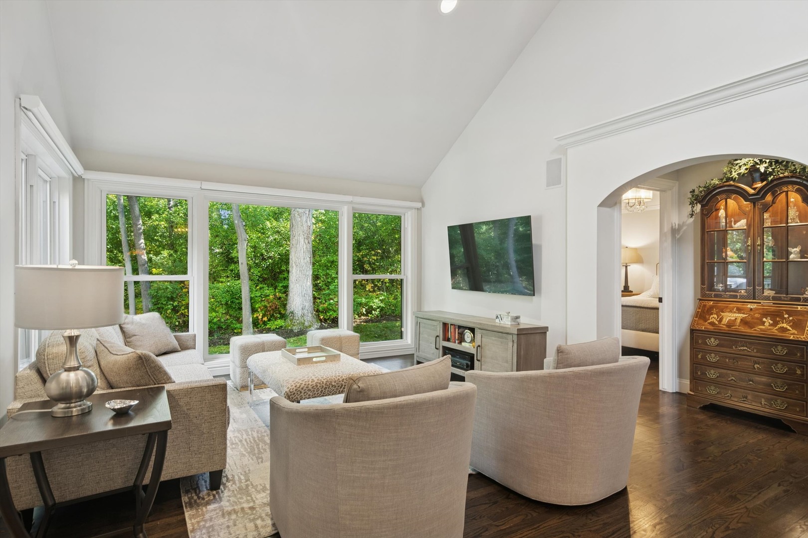 39 Warrington Drive, Lake Bluff, IL 60044