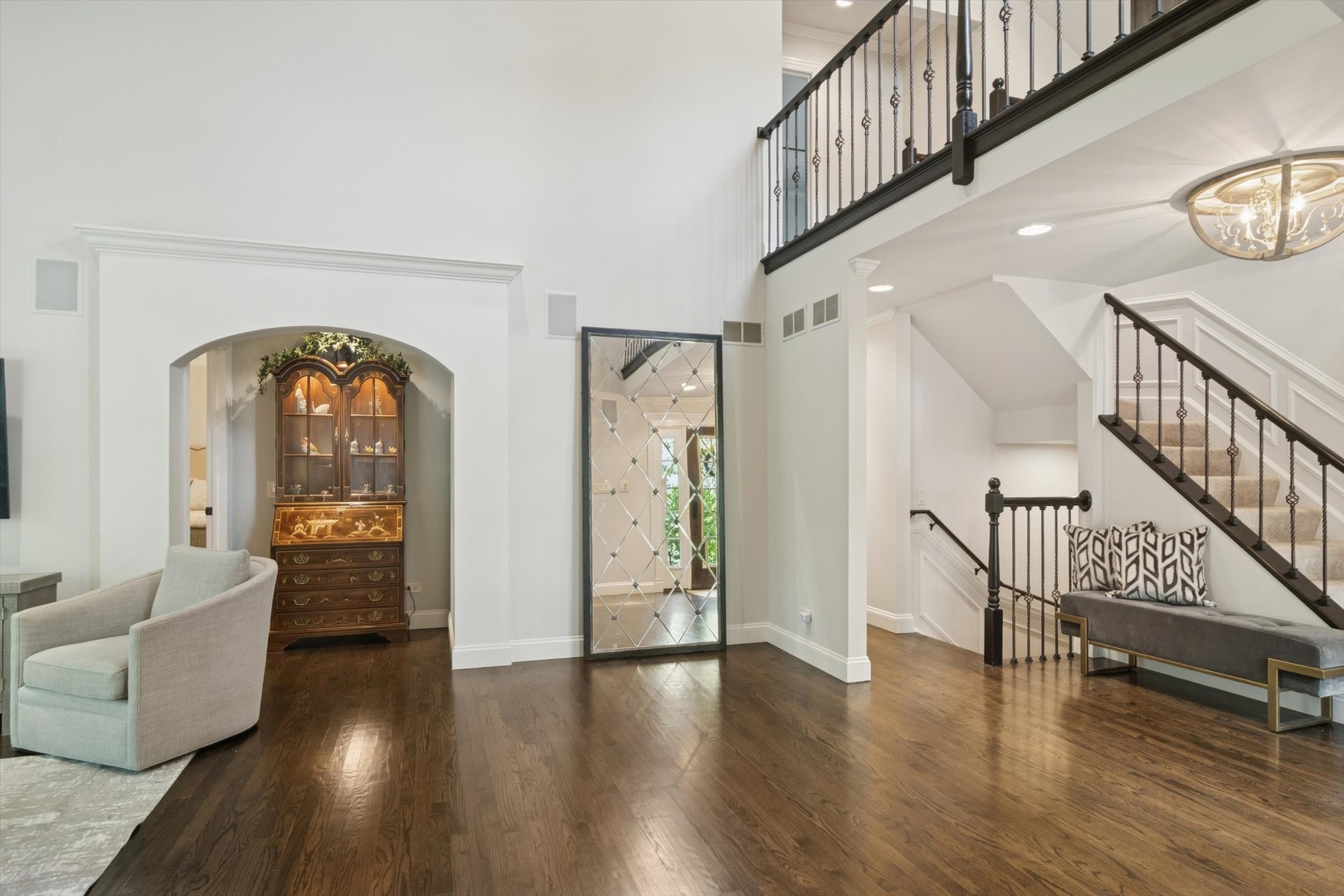 39 Warrington Drive, Lake Bluff, IL 60044