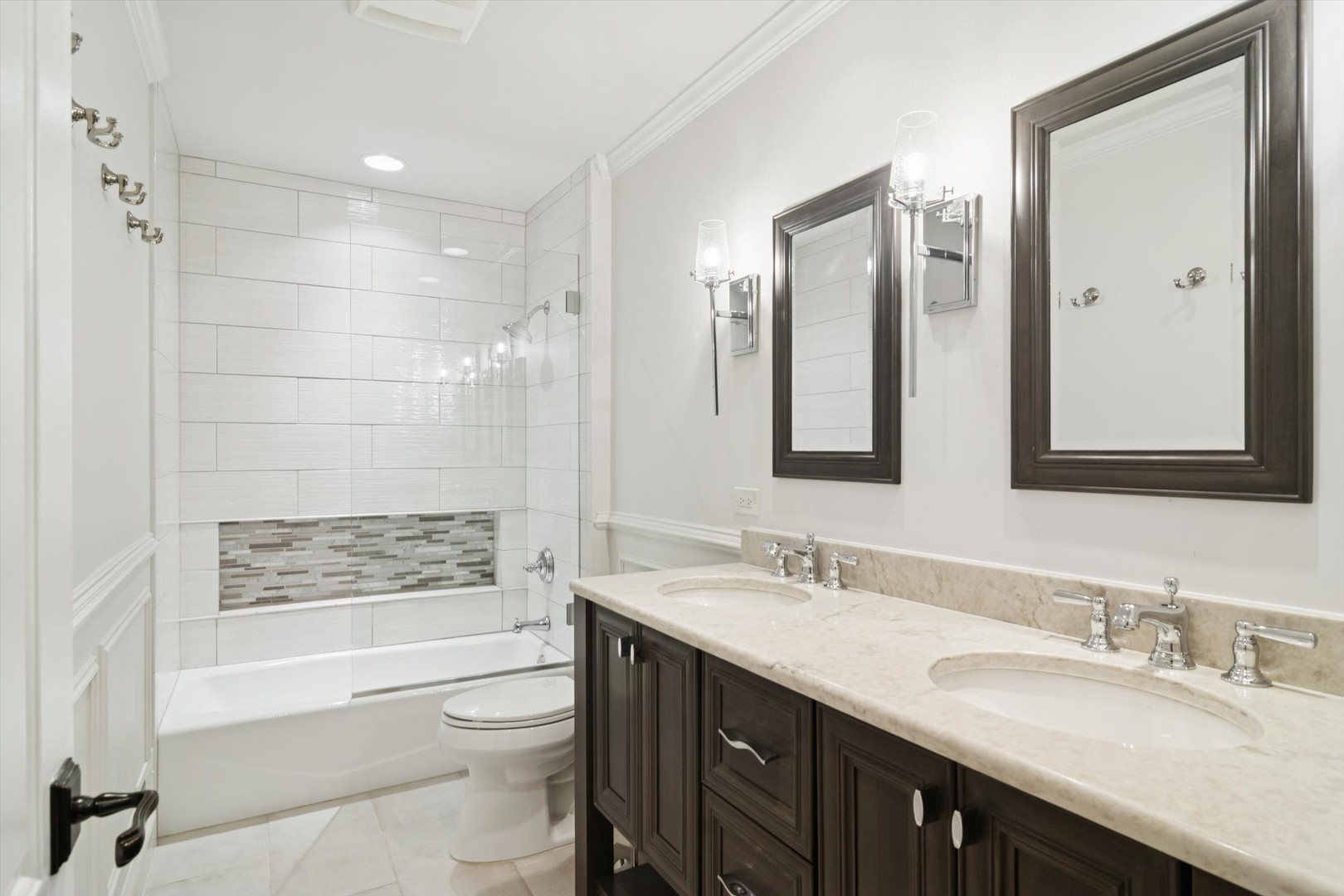 39 Warrington Drive, Lake Bluff, IL 60044