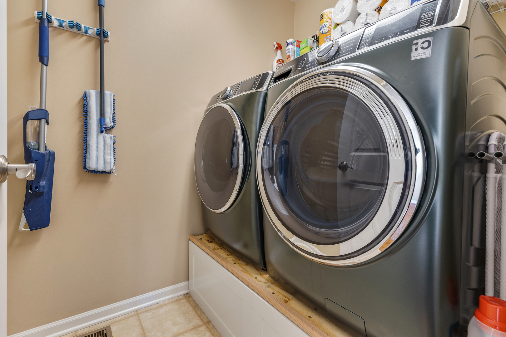 2451 Anna Way, Elgin, IL 60124