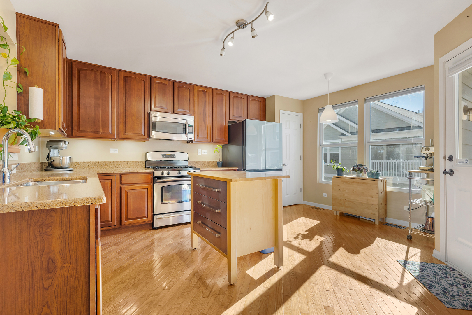 2451 Anna Way, Elgin, IL 60124