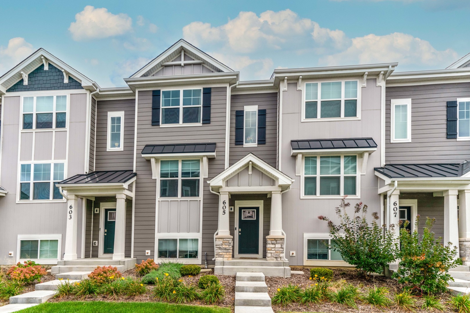 605 Acadia Avenue, Mundelein, IL 60060