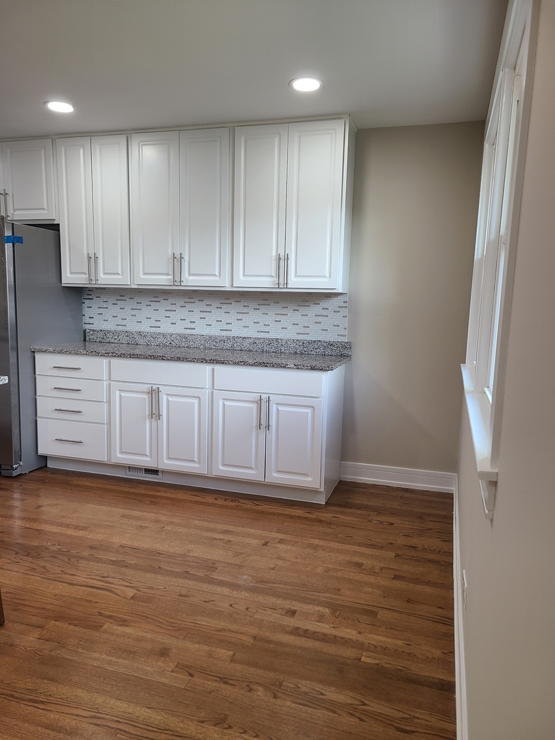 6437 W 82nd Street, Burbank, IL 60459