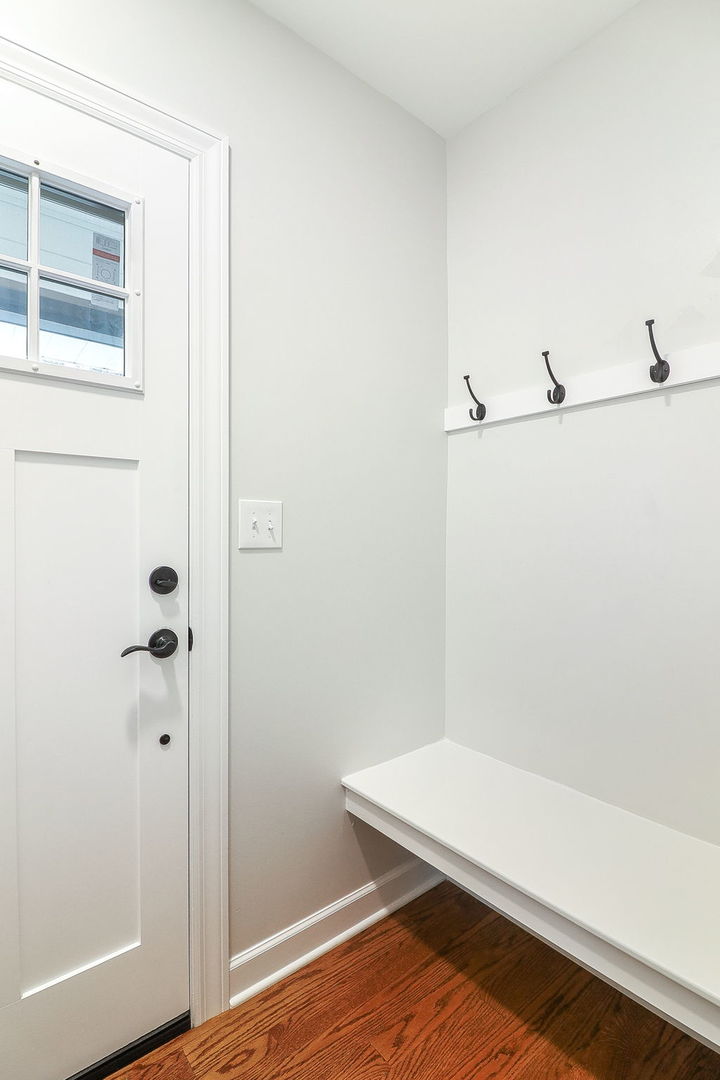 610 Pleasant Avenue, Glen Ellyn, IL 60137