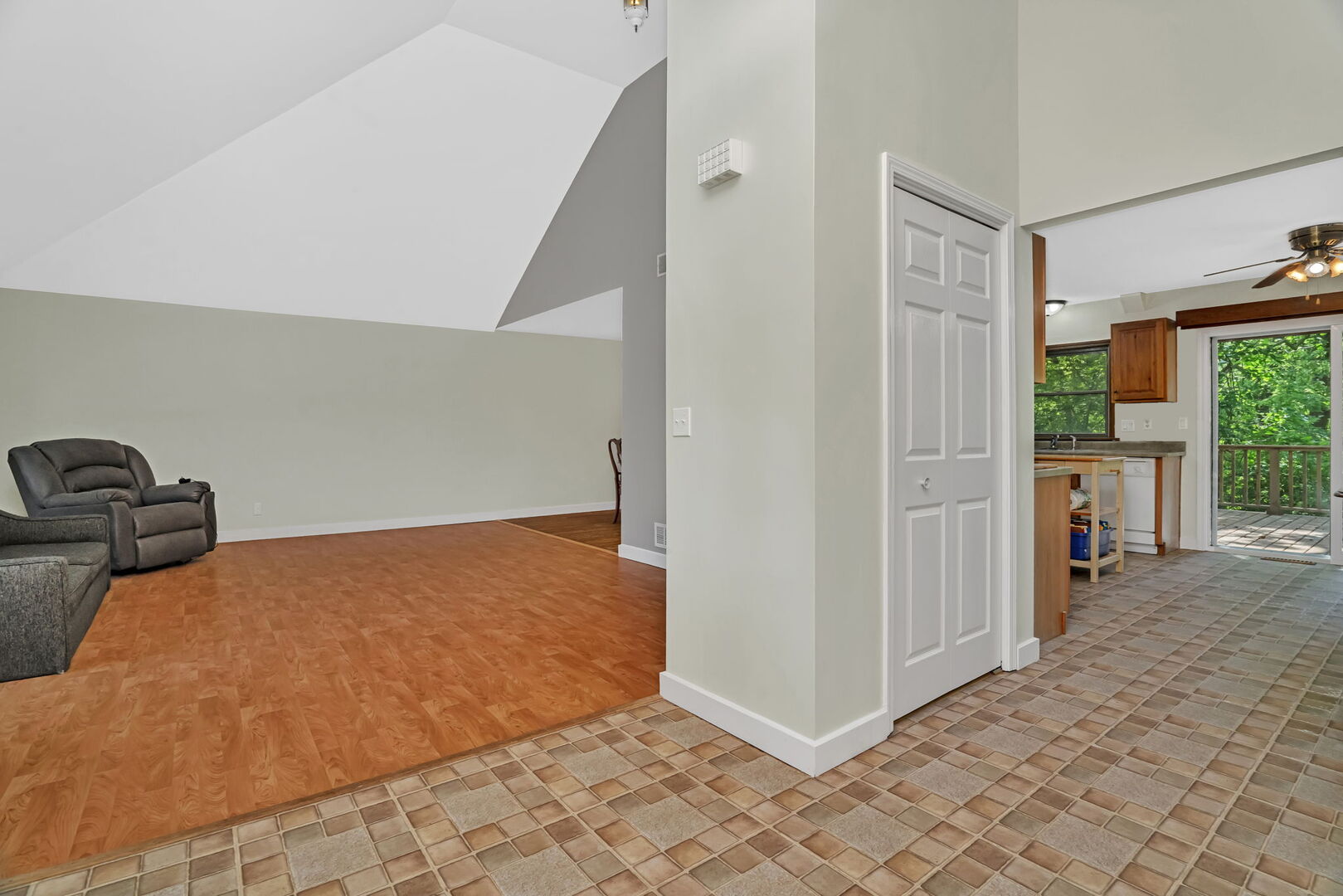 22416 S Kings Court, Shorewood, IL 60404