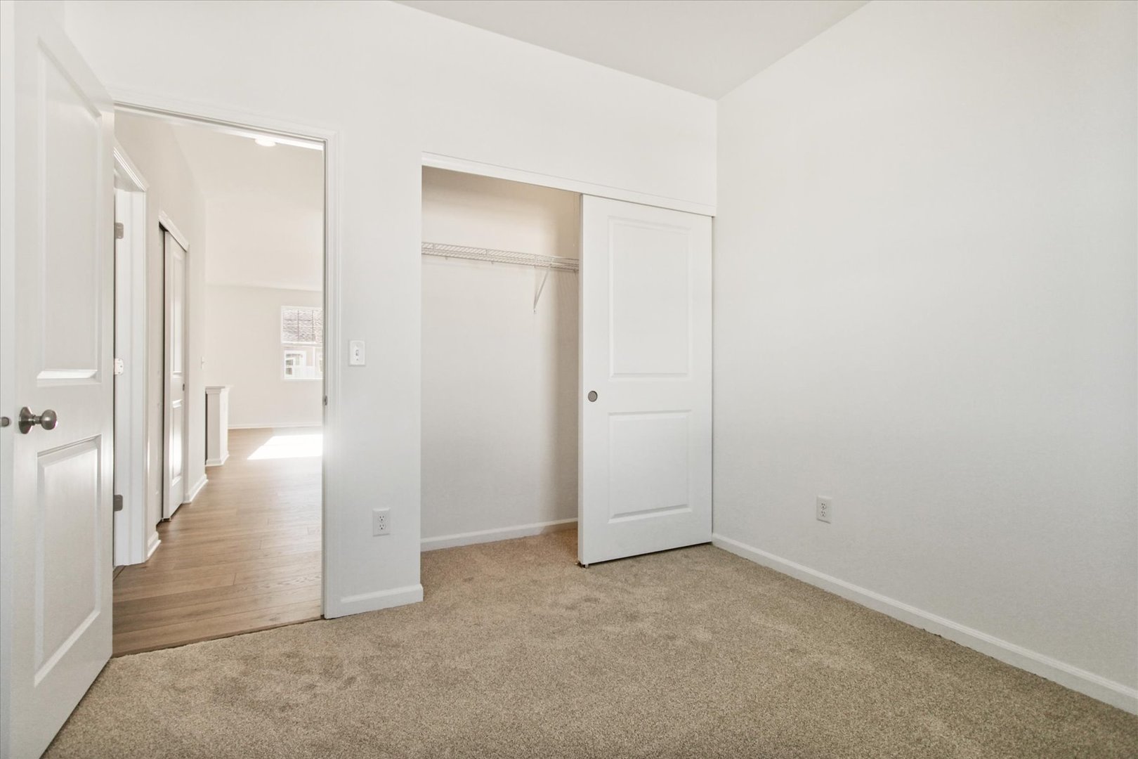 307 Kingsport Drive, South Elgin, IL 60177