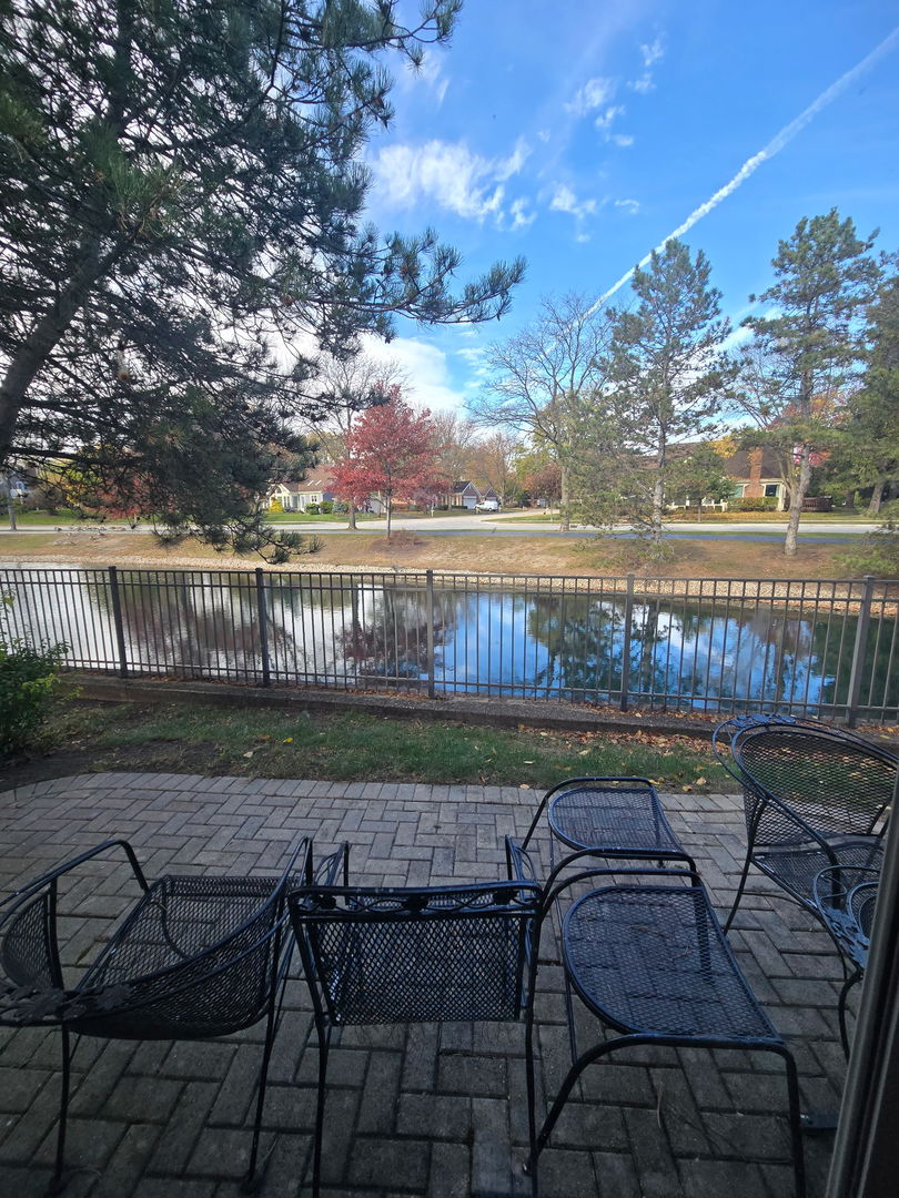 2060 N Charter Point Drive, Arlington Heights, IL 60004