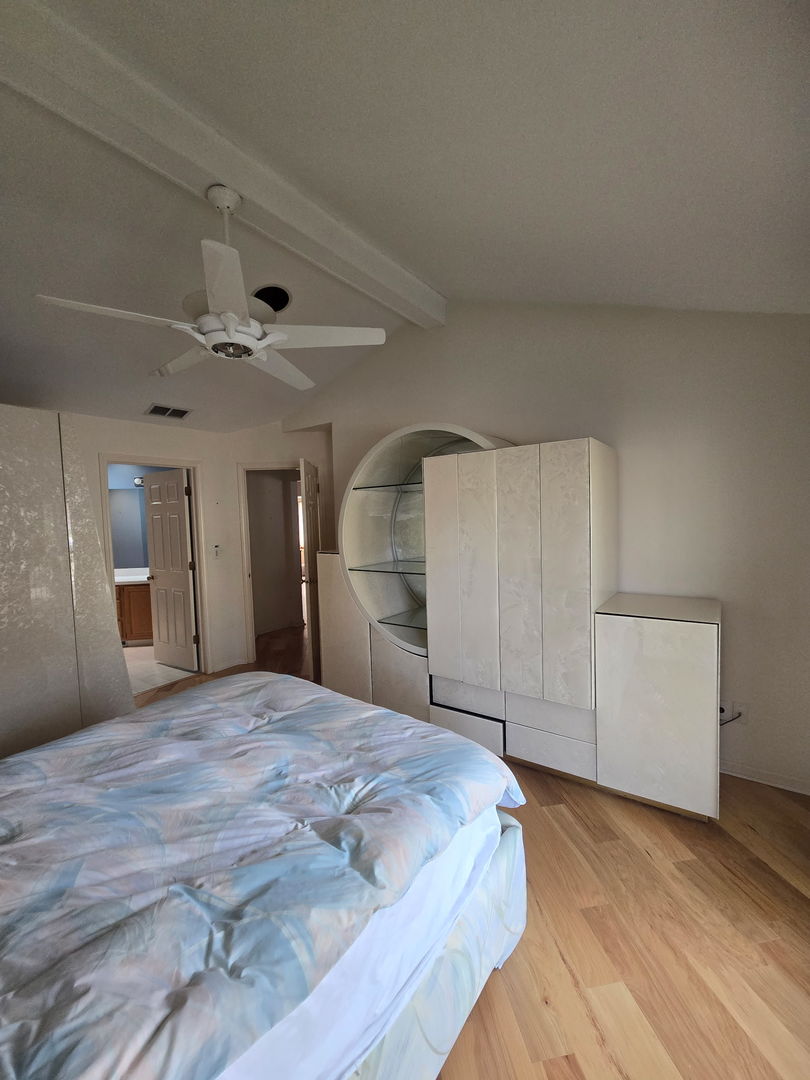 2060 N Charter Point Drive, Arlington Heights, IL 60004