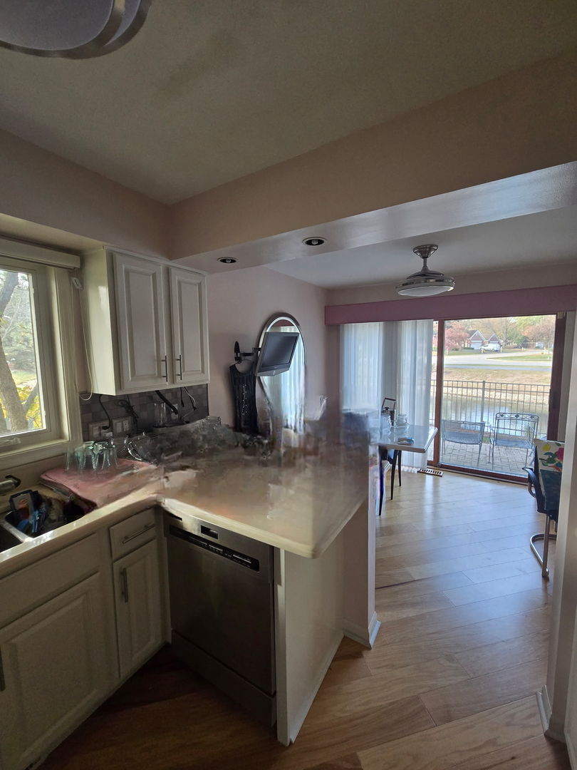 2060 N Charter Point Drive, Arlington Heights, IL 60004