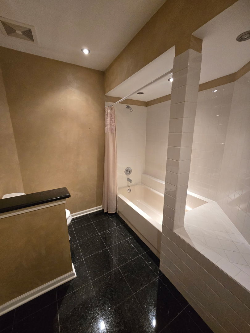 2060 N Charter Point Drive, Arlington Heights, IL 60004