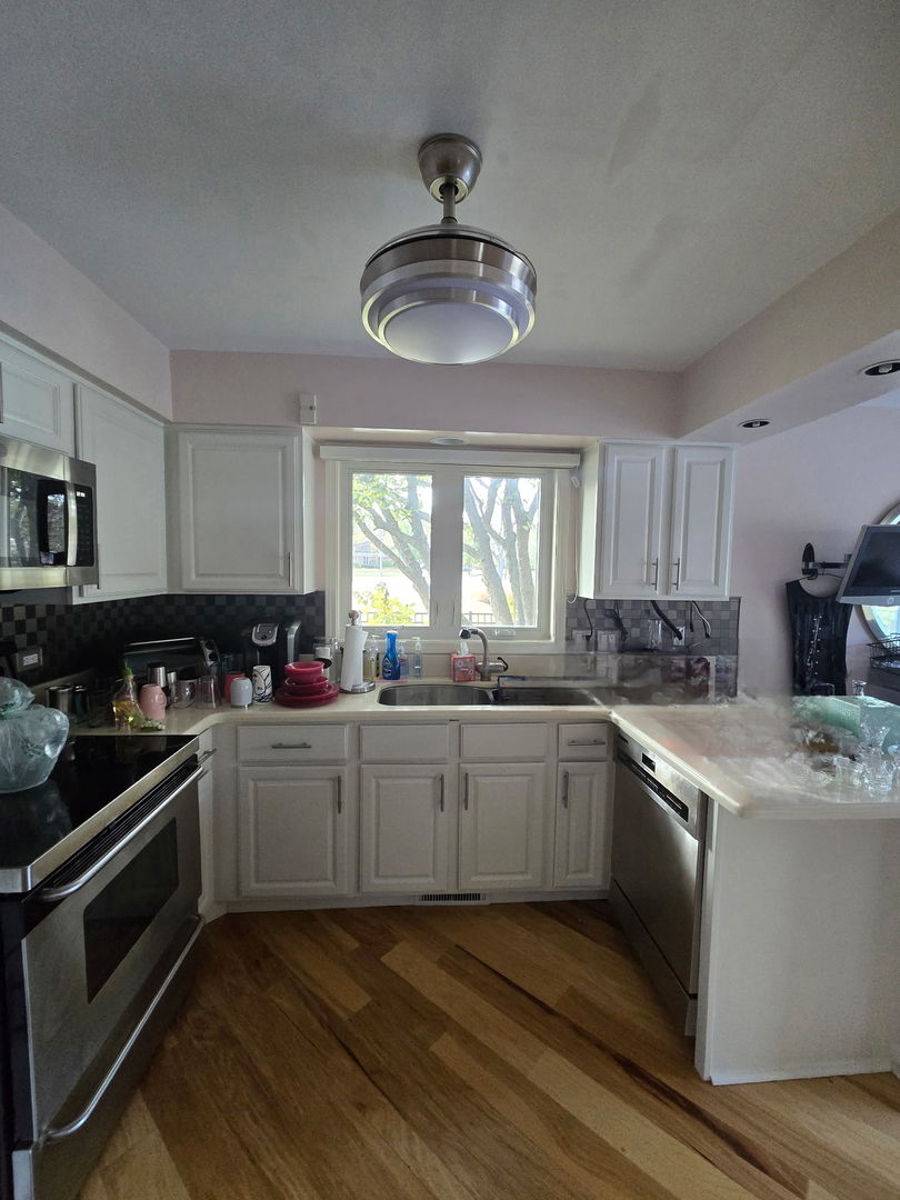 2060 N Charter Point Drive, Arlington Heights, IL 60004