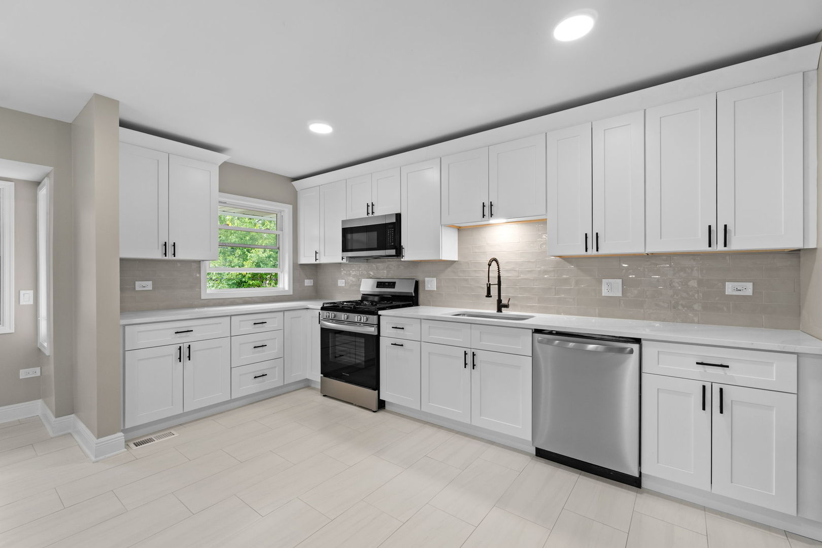 1180 Cobble Hill Court, Hoffman Estates, IL 60169