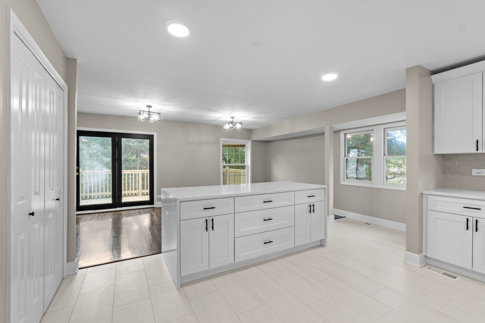 1180 Cobble Hill Court, Hoffman Estates, IL 60169