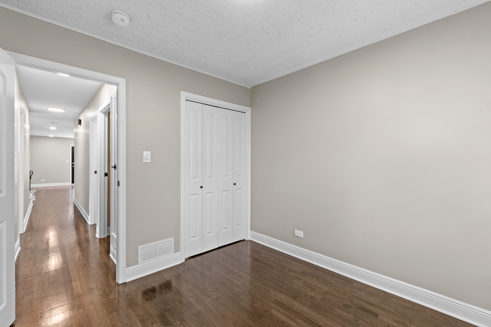 1180 Cobble Hill Court, Hoffman Estates, IL 60169