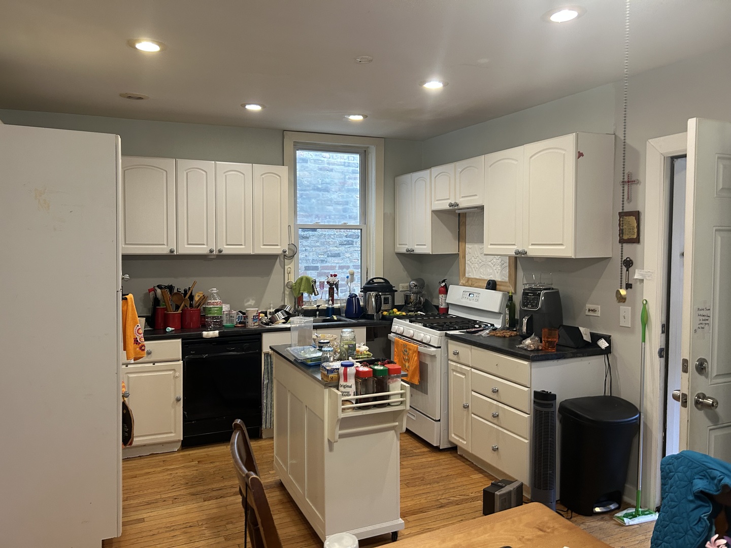2434 W Thomas Street, Chicago, IL 60622