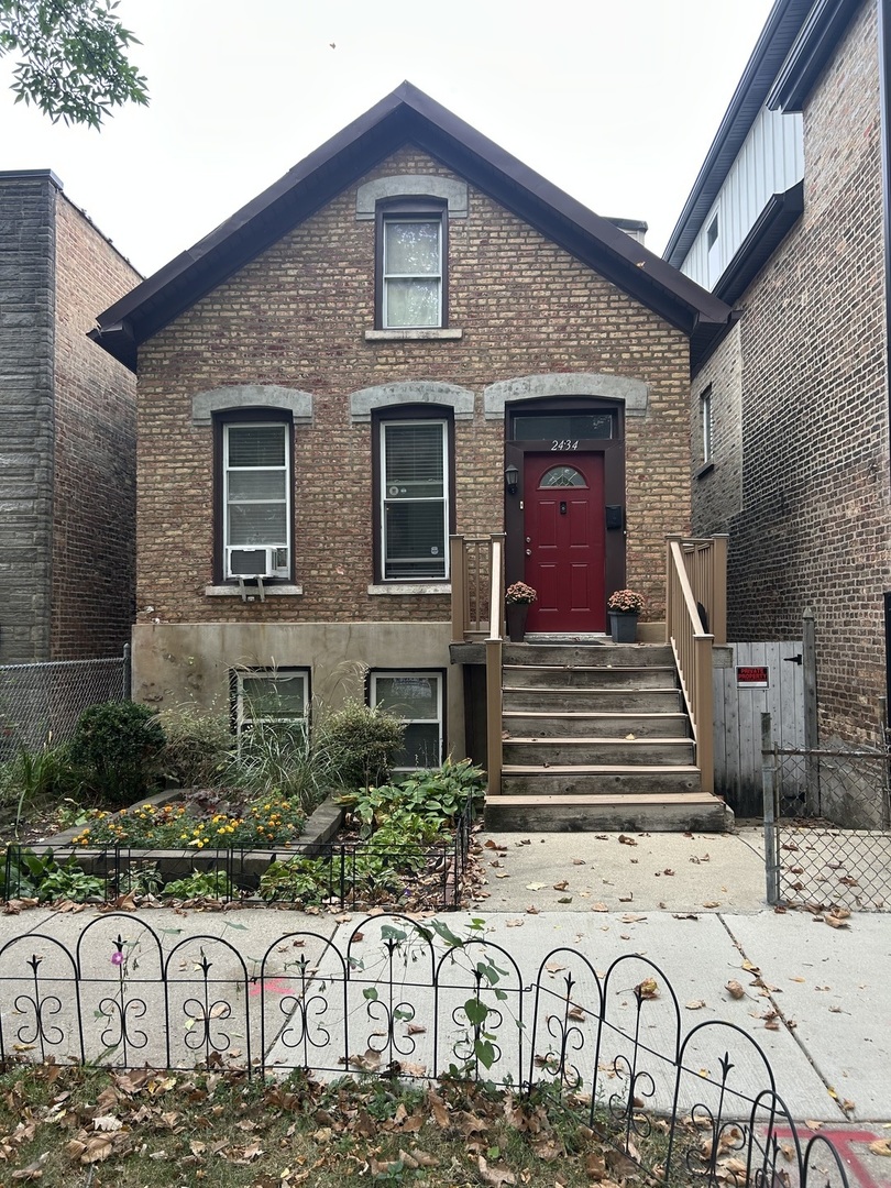 2434 W Thomas Street, Chicago, IL 60622