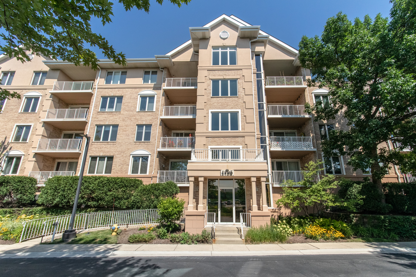 1705 Pavilion Way #303, Park Ridge, IL 60068