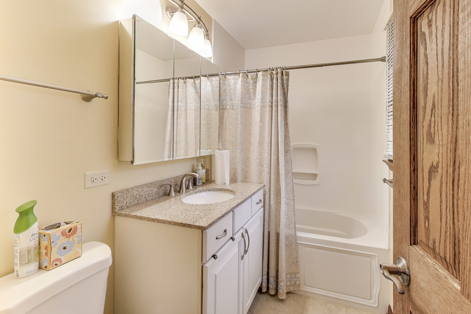 933 Garden Lane, Wheeling, IL 60090