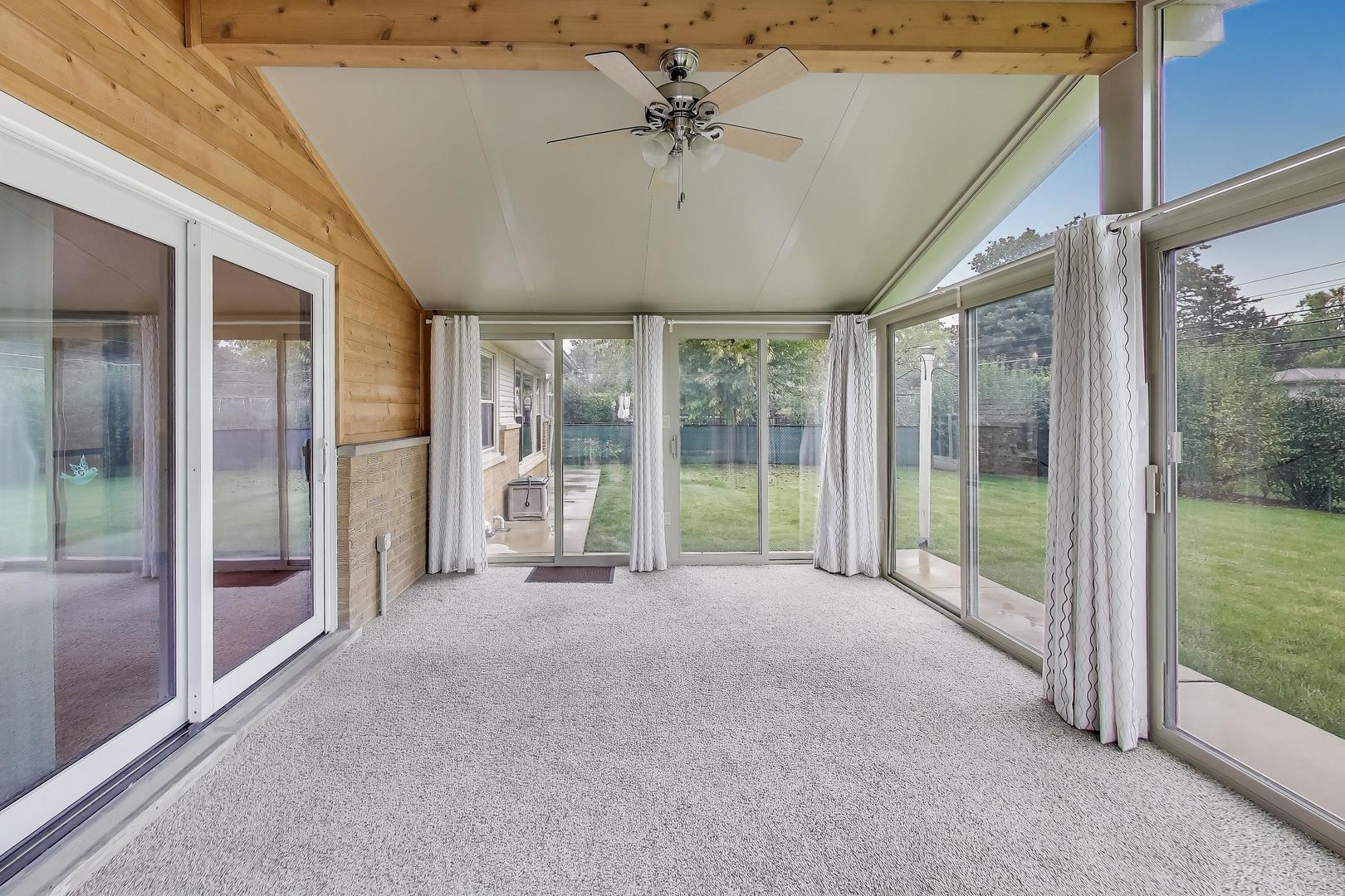 933 Garden Lane, Wheeling, IL 60090
