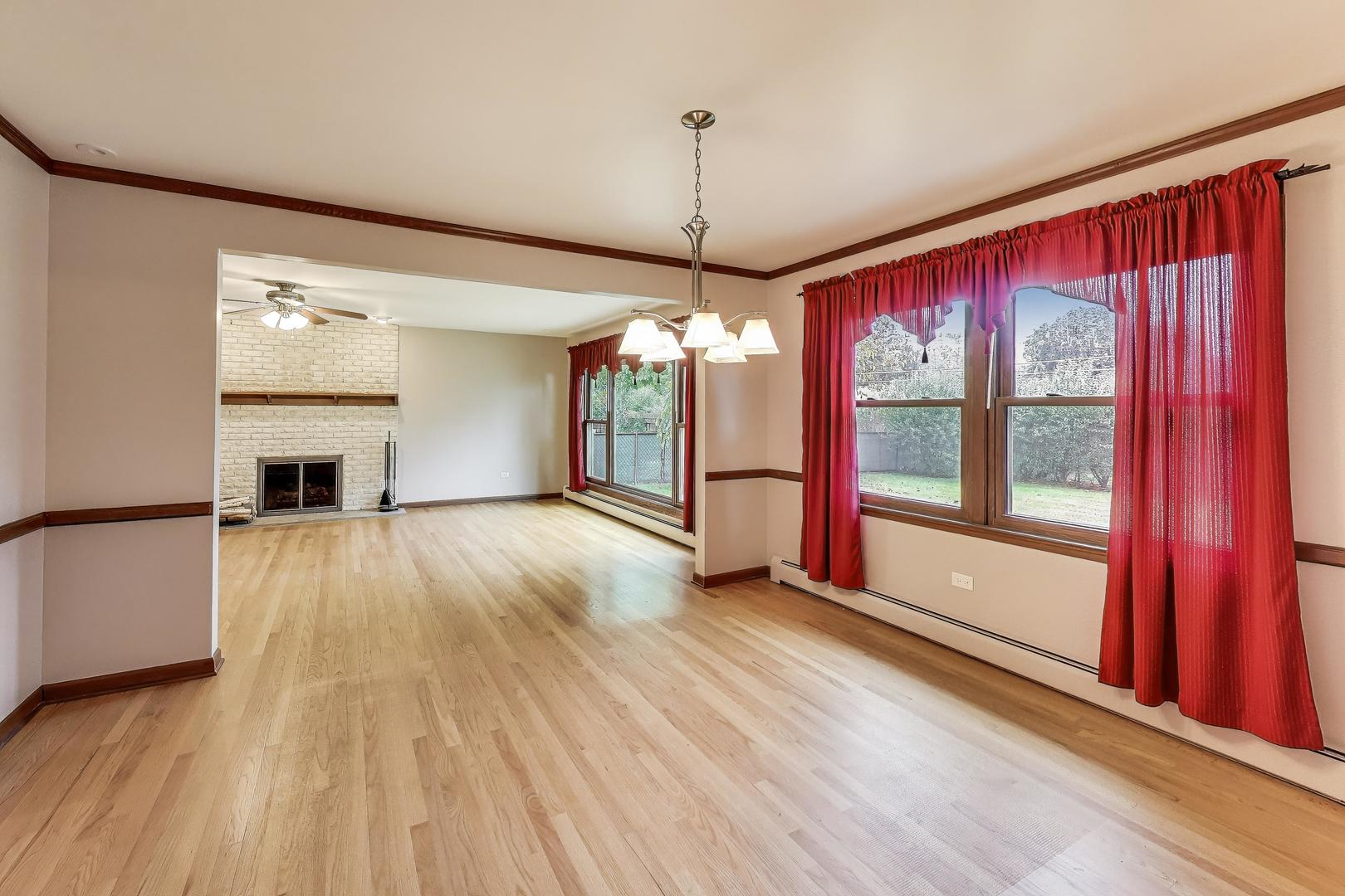 933 Garden Lane, Wheeling, IL 60090