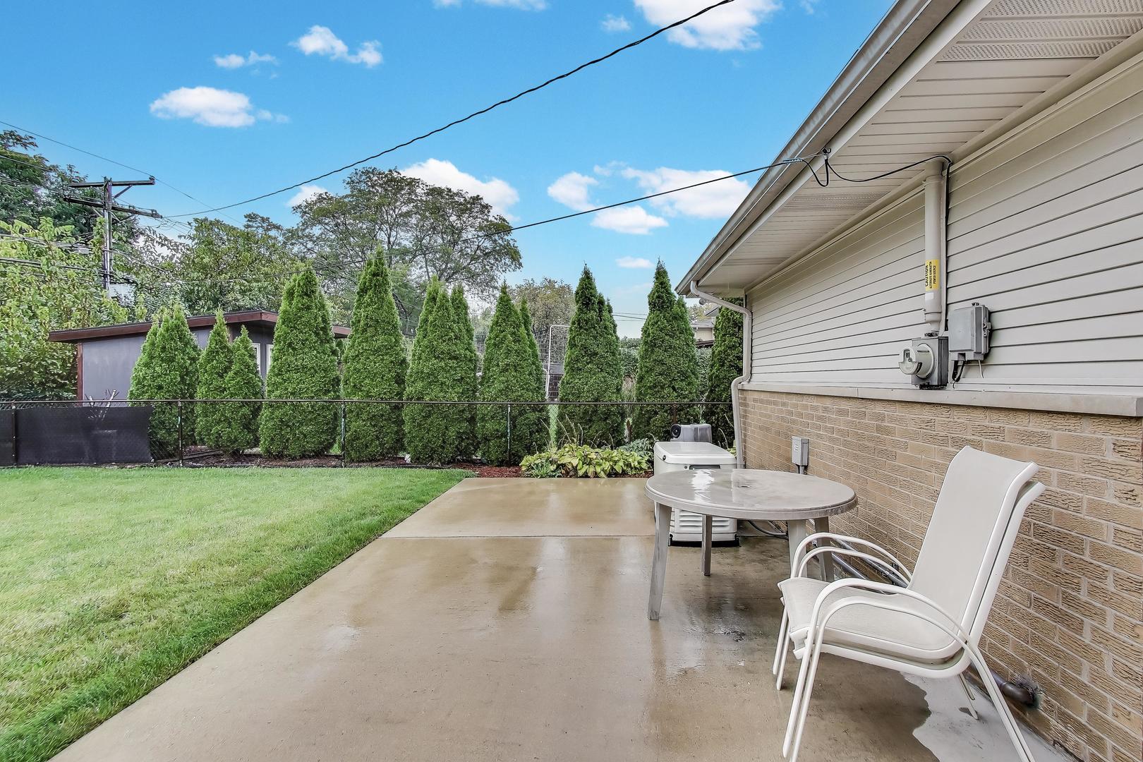 933 Garden Lane, Wheeling, IL 60090