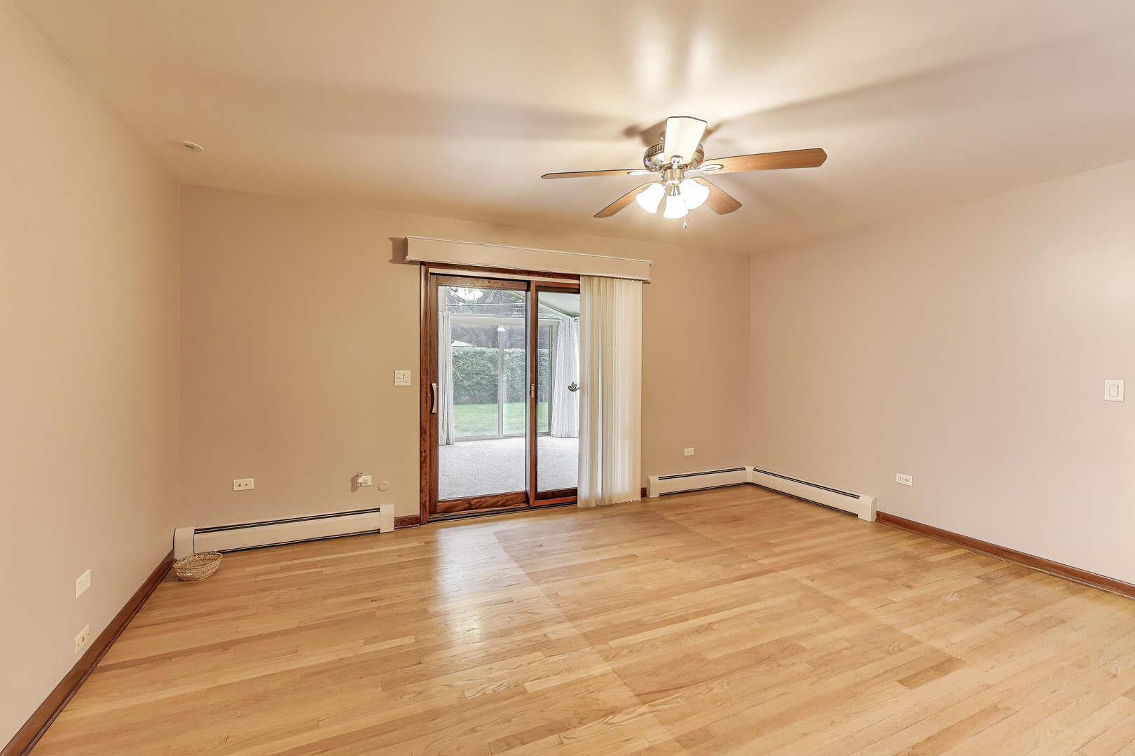 933 Garden Lane, Wheeling, IL 60090