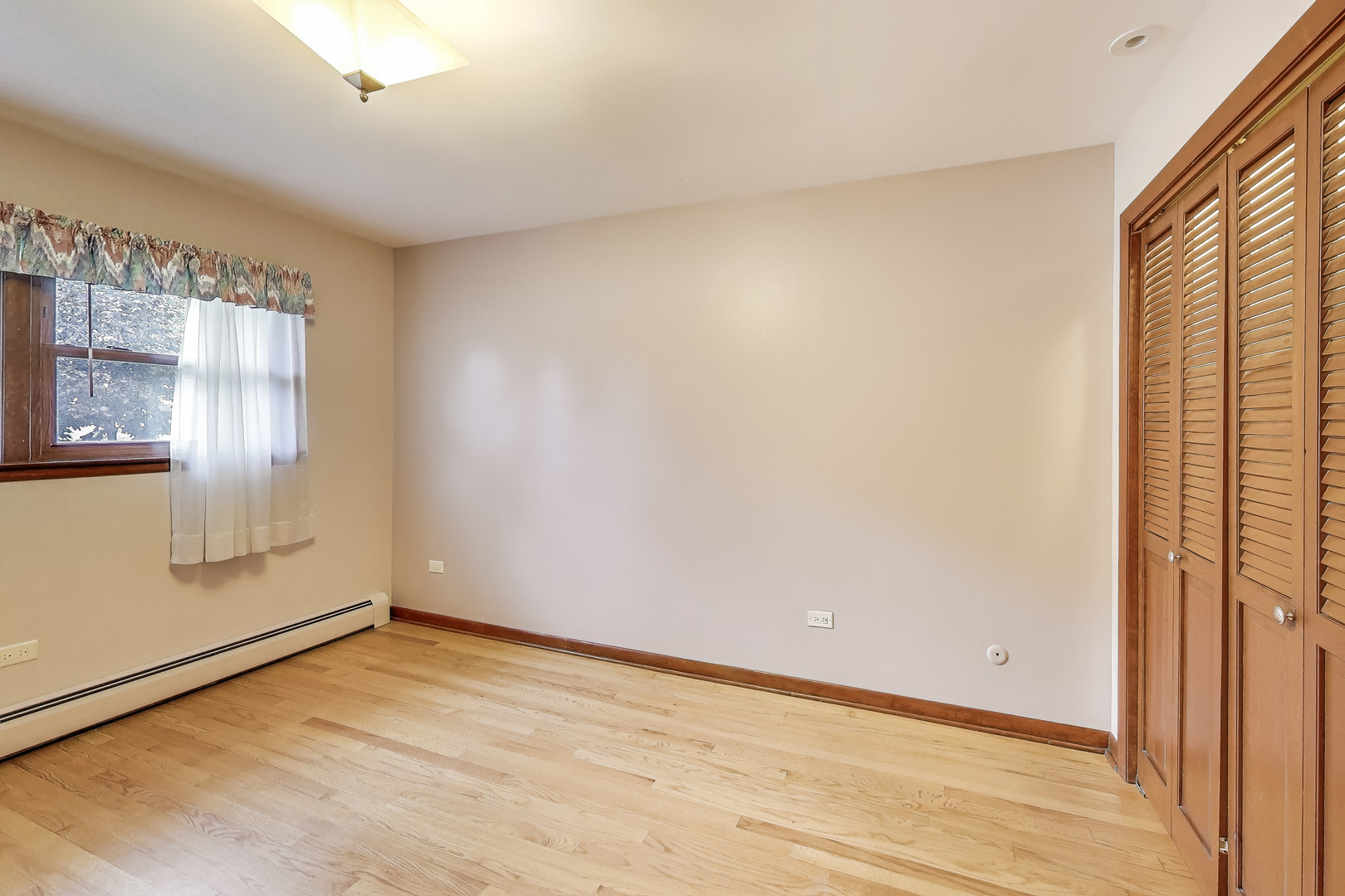 933 Garden Lane, Wheeling, IL 60090