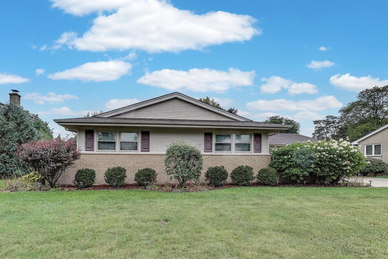 933 Garden Lane, Wheeling, IL 60090