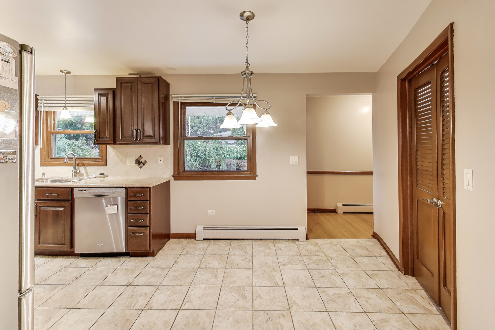933 Garden Lane, Wheeling, IL 60090