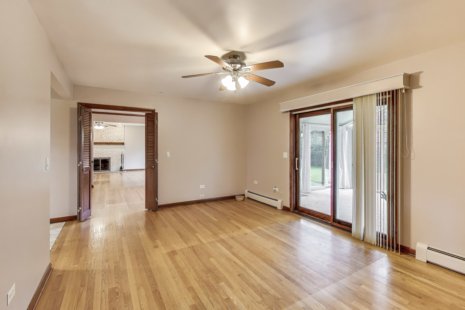 933 Garden Lane, Wheeling, IL 60090