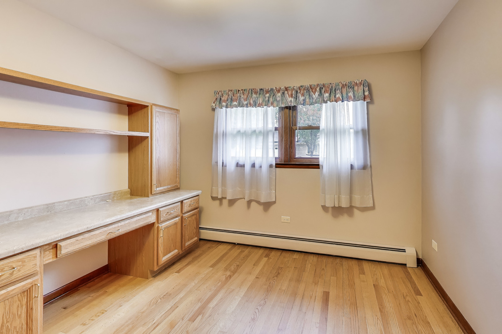 933 Garden Lane, Wheeling, IL 60090