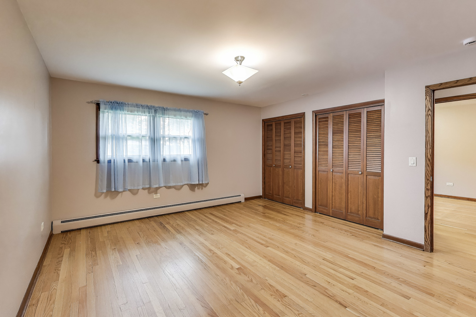 933 Garden Lane, Wheeling, IL 60090