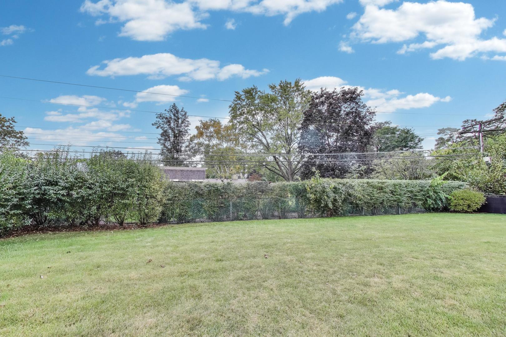 933 Garden Lane, Wheeling, IL 60090