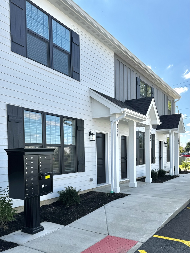 1432 Naperville Wheaton Road #114, Naperville, IL 60540