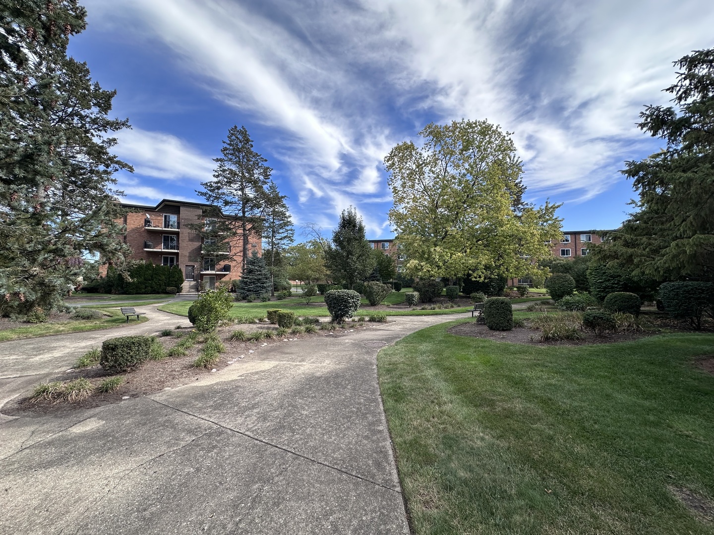 1217 S Old Wilke Road #110, Arlington Heights, IL 60005