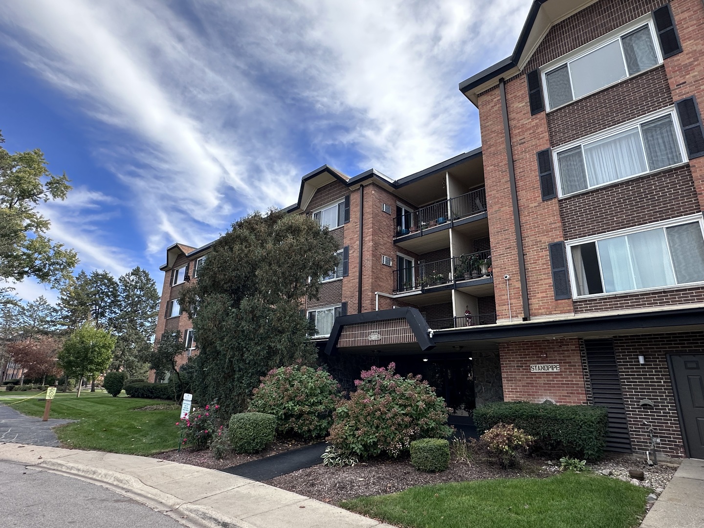 1217 S Old Wilke Road #110, Arlington Heights, IL 60005