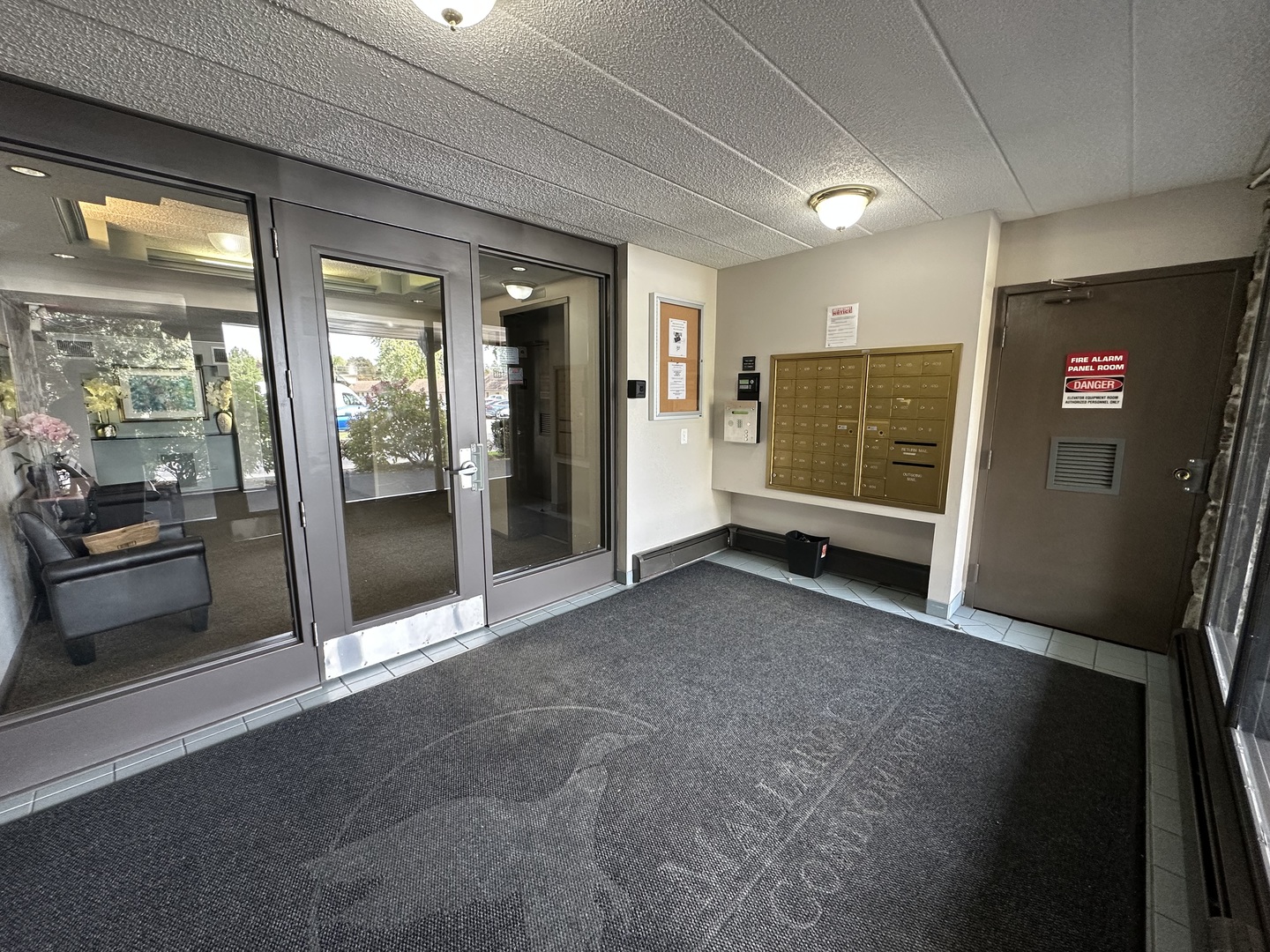 1217 S Old Wilke Road #110, Arlington Heights, IL 60005