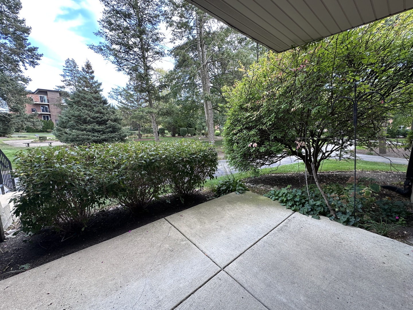 1217 S Old Wilke Road #110, Arlington Heights, IL 60005