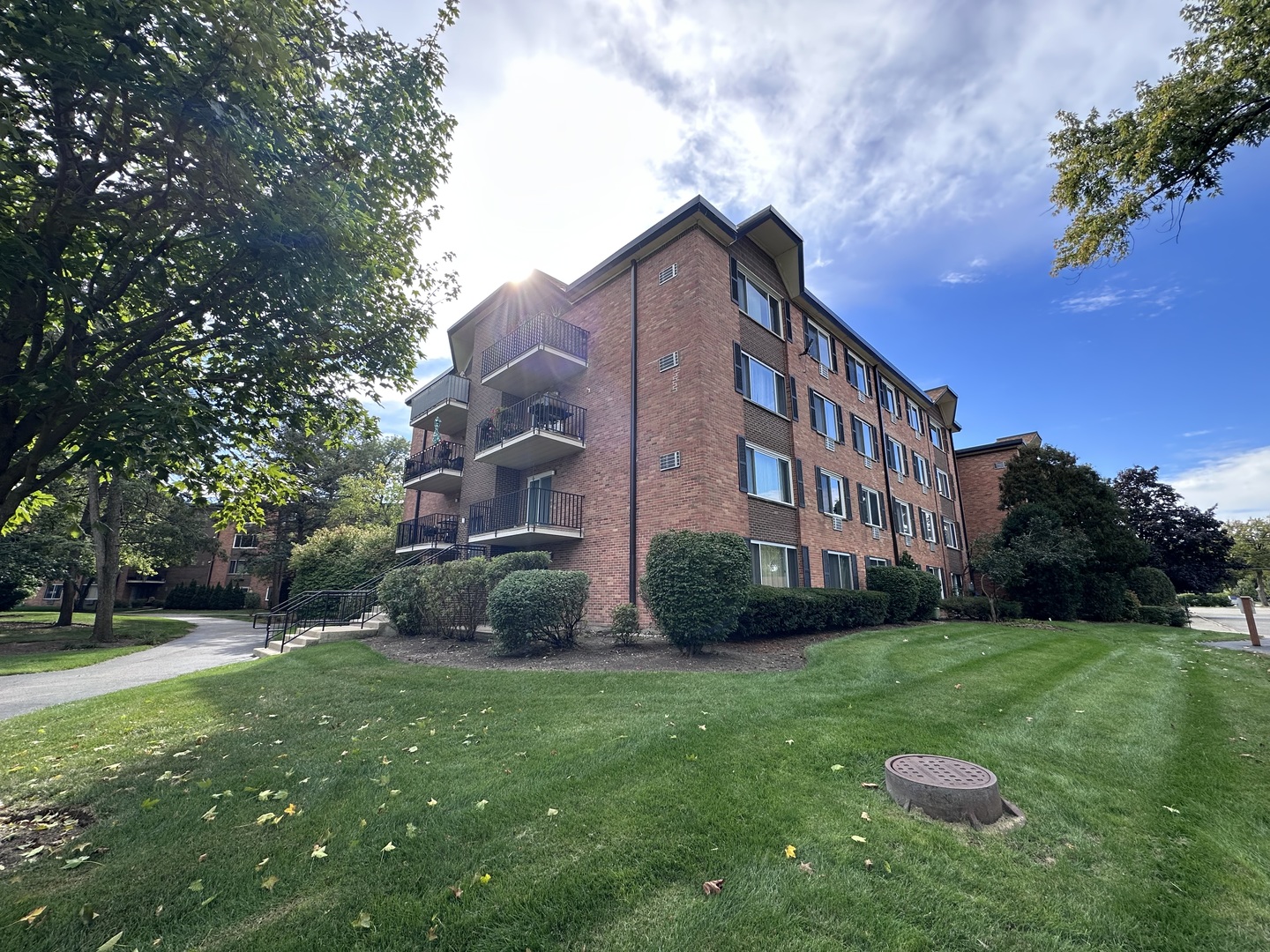 1217 S Old Wilke Road #110, Arlington Heights, IL 60005
