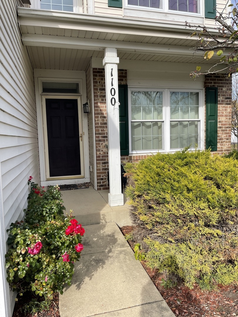 1100 Rosefield Lane, Aurora, IL 60504