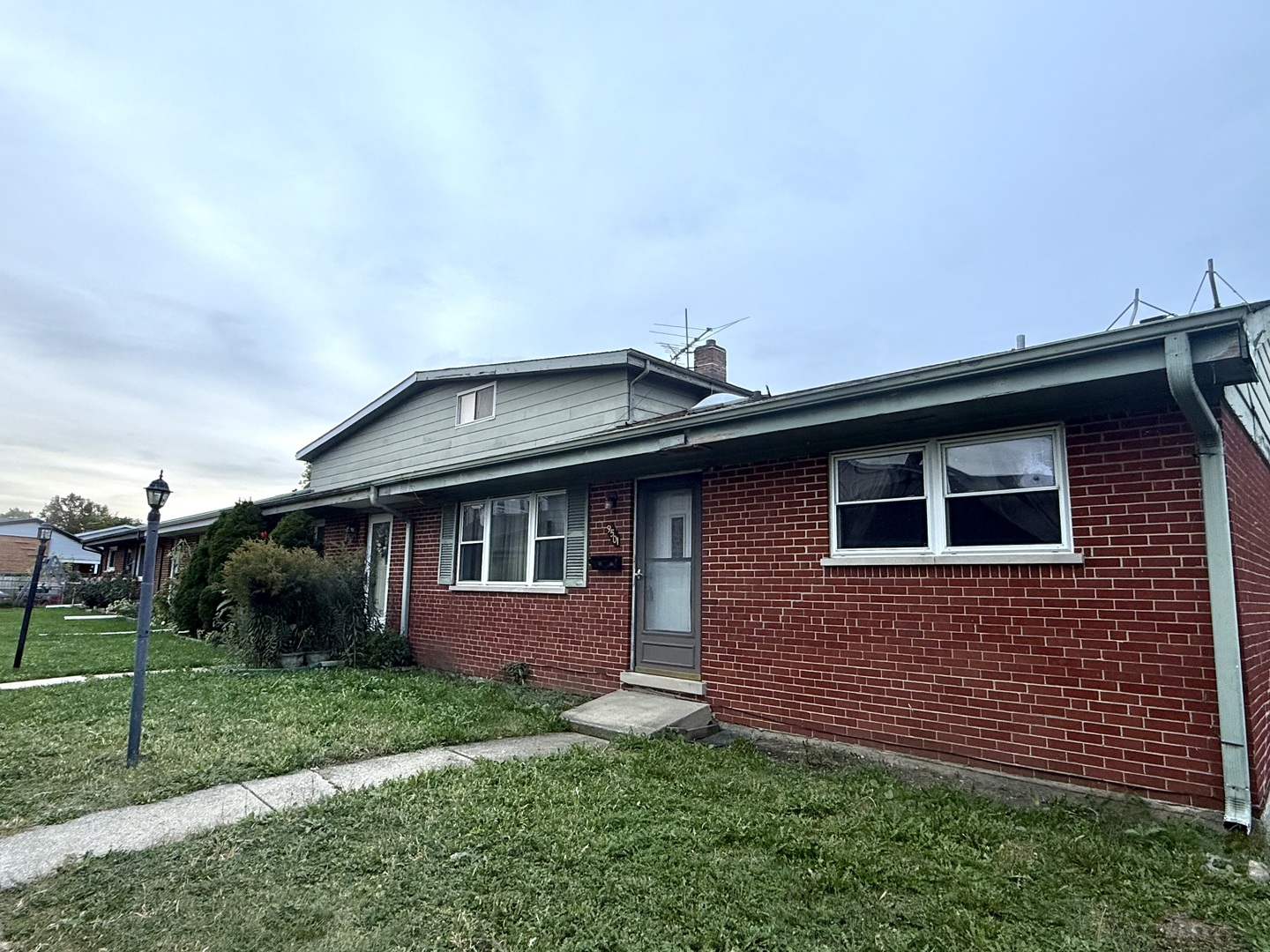 9501 Terrace Place, Des Plaines, IL 60016