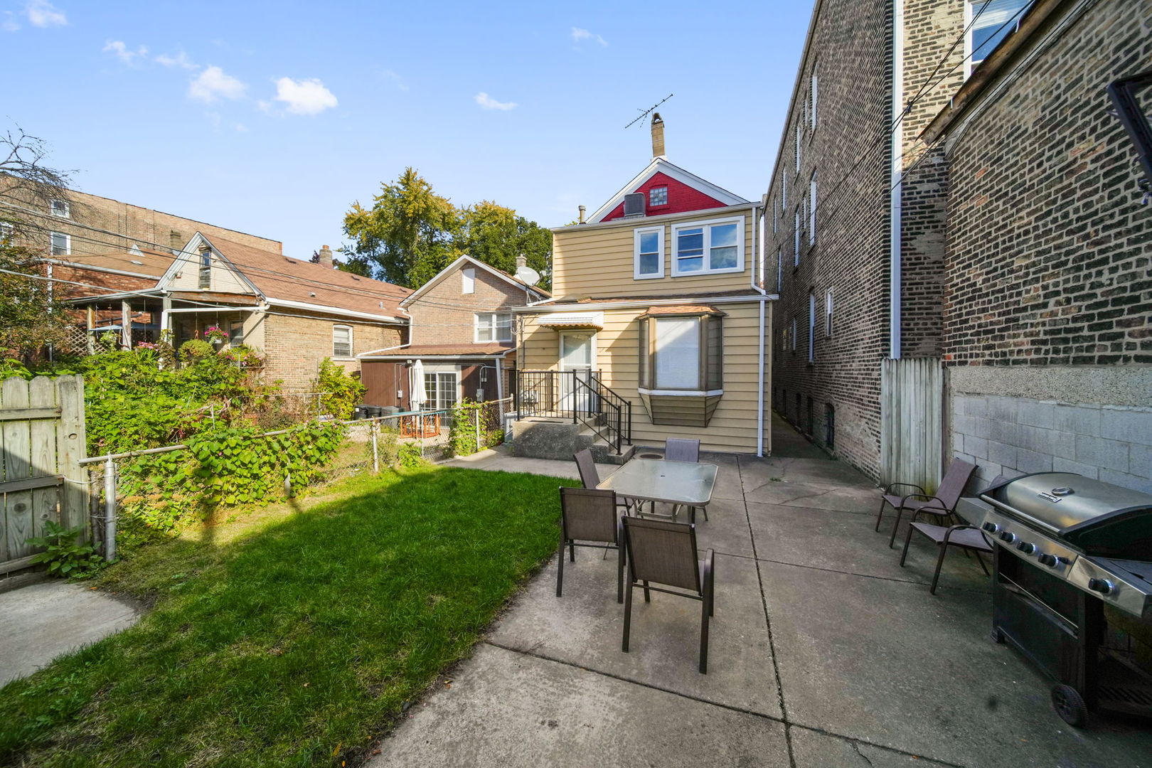 2916 S Union Avenue, Chicago, IL 60616