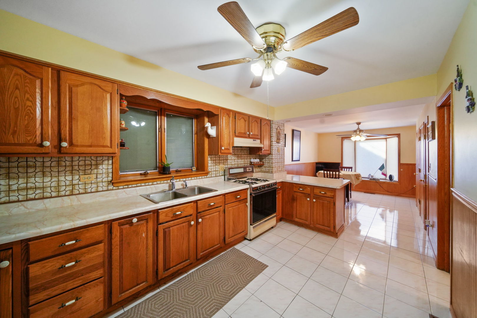 2916 S Union Avenue, Chicago, IL 60616