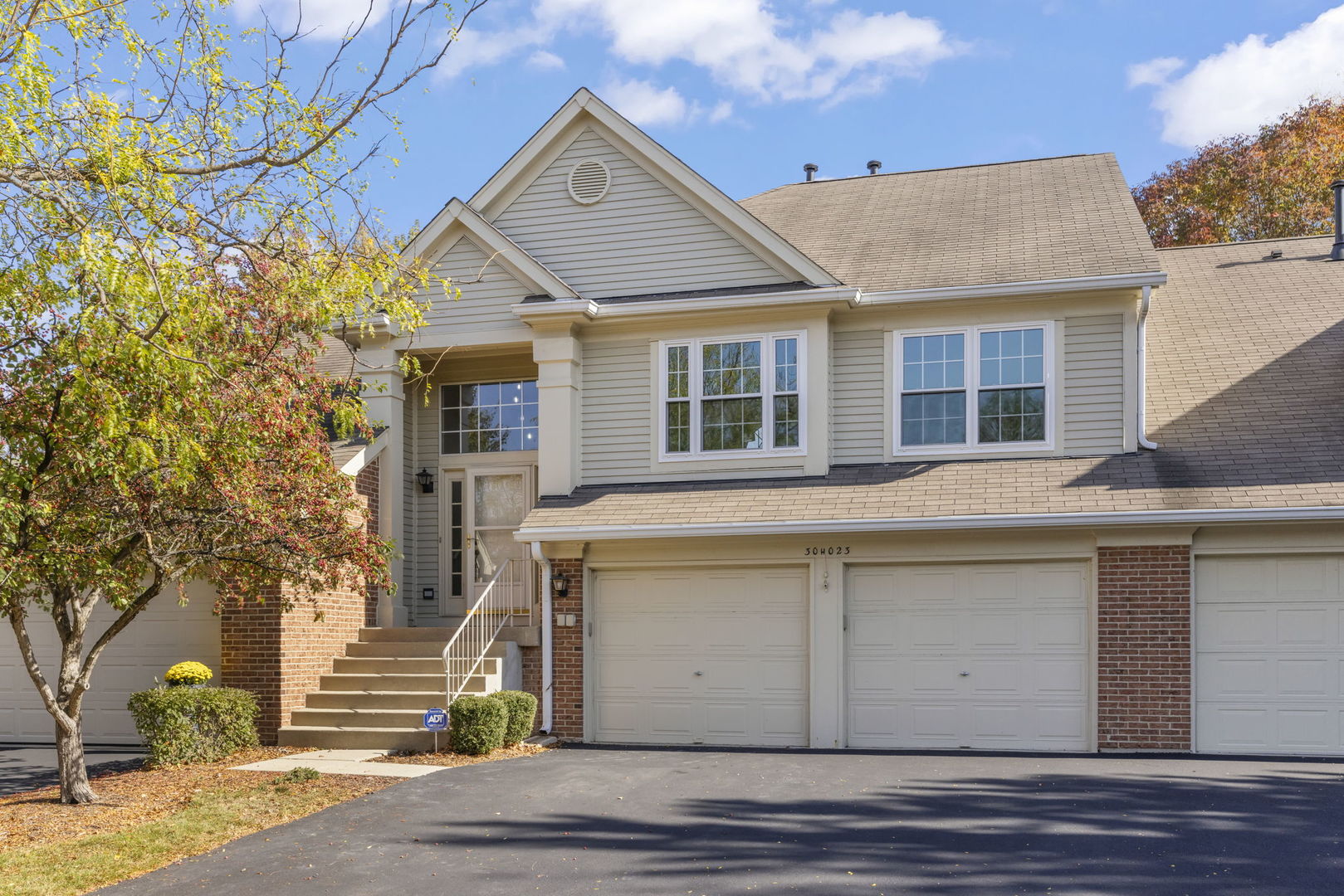 30W023 Cedar Court, Warrenville, IL 60555